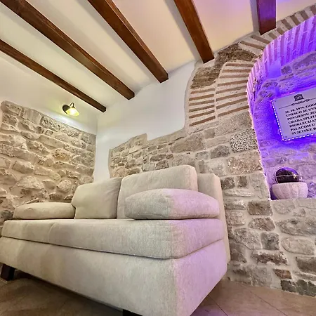 Diocletian Wine سبليت
